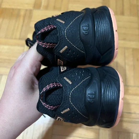 ASICS shoes - Picture 3 of 5